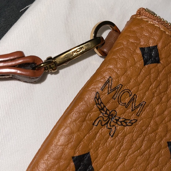 MCM 100% Authentic pristine condition comes with dust bag. - Picture 3 of 6